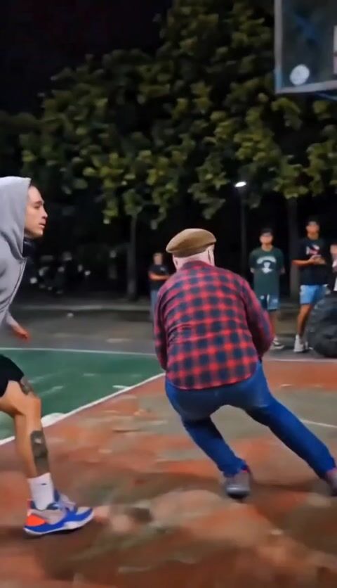 Moment 1 of the middle finger dunk video