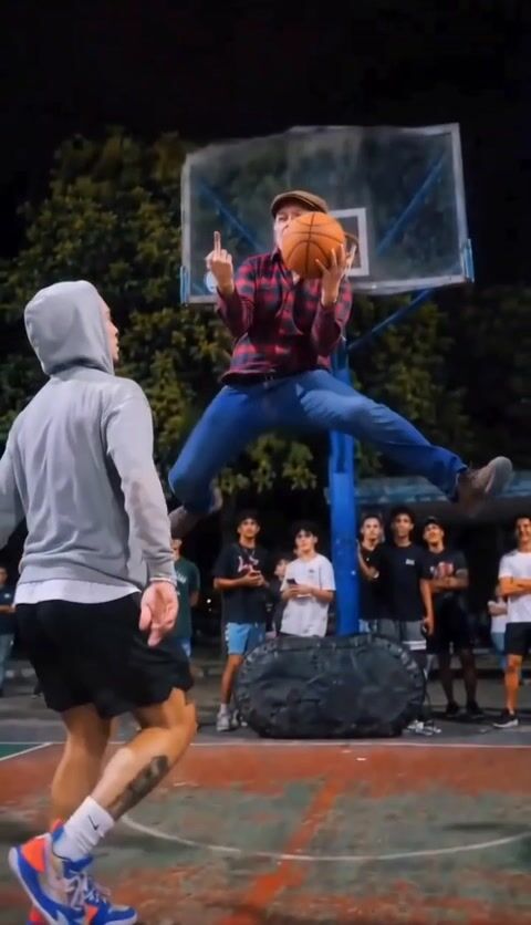Moment 2 of the middle finger dunk video
